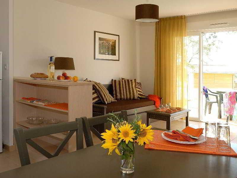 Madame Vacances - Residence Du Golf D'Armagnac Оза Экстерьер фото